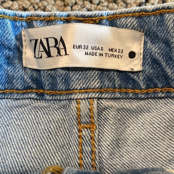 Zara Distressed High Waist Short Size 0 in Like New Condition - Picture 6 of 9